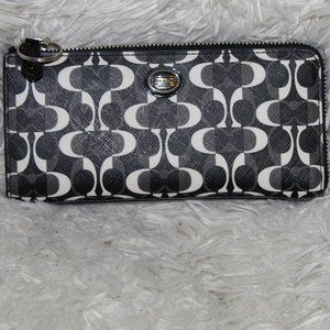 Coach Peyton Signature Slim Zip Wallet